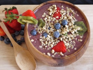 berry-kiwi-acai-bowl